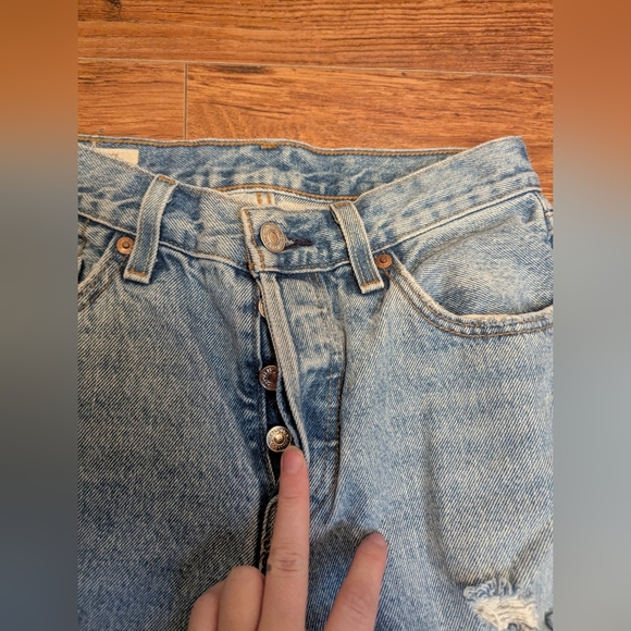 Levi's Premium Ripped Jeans - Picture 2 of 5